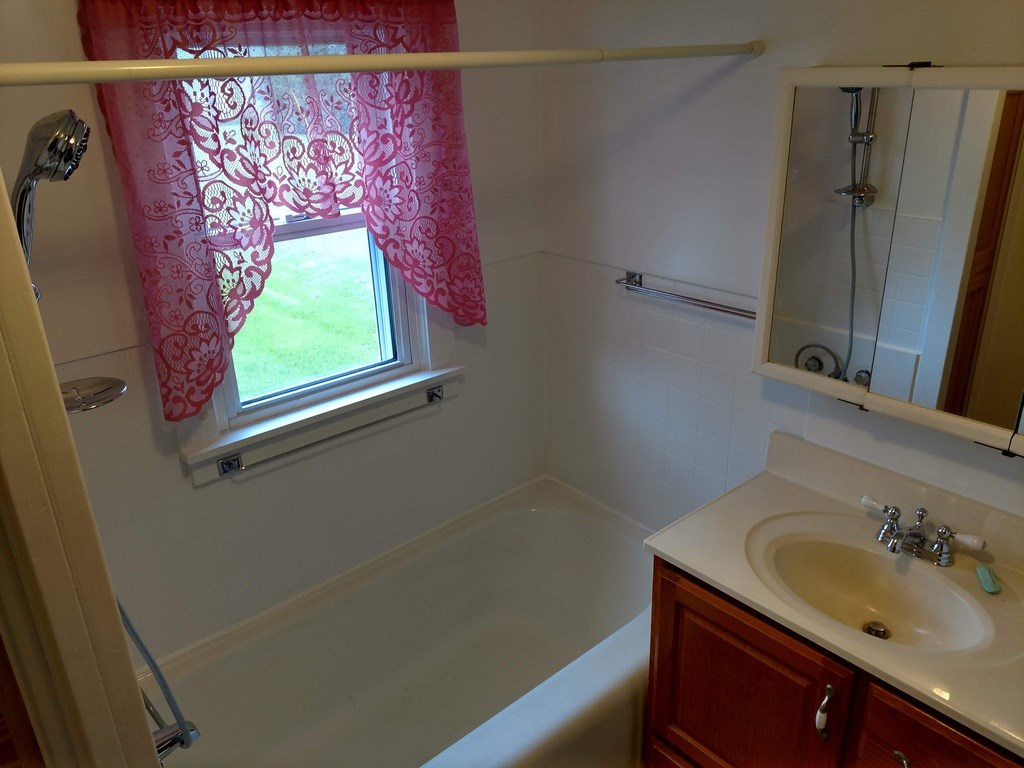 1050 North Huron Road Linwood, MI 48634 - Photo 4 of 12 Gallery Image 4