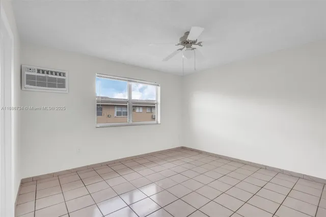 $1,800 | 1154 West 35th Street, Unit 224, Hialeah, FL 33012
