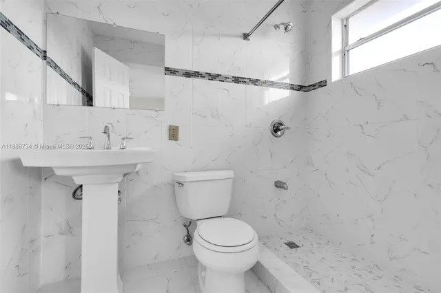 $1,800 | 1154 West 35th Street, Unit 224, Hialeah, FL 33012