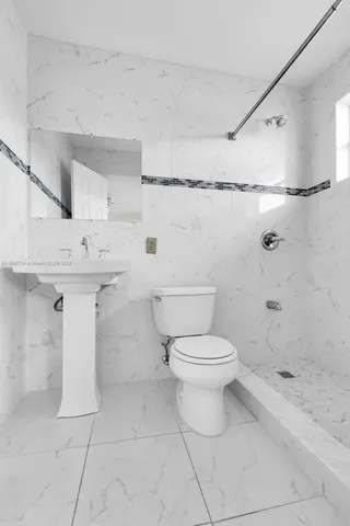 $1,800 | 1154 West 35th Street, Unit 224, Hialeah, FL 33012