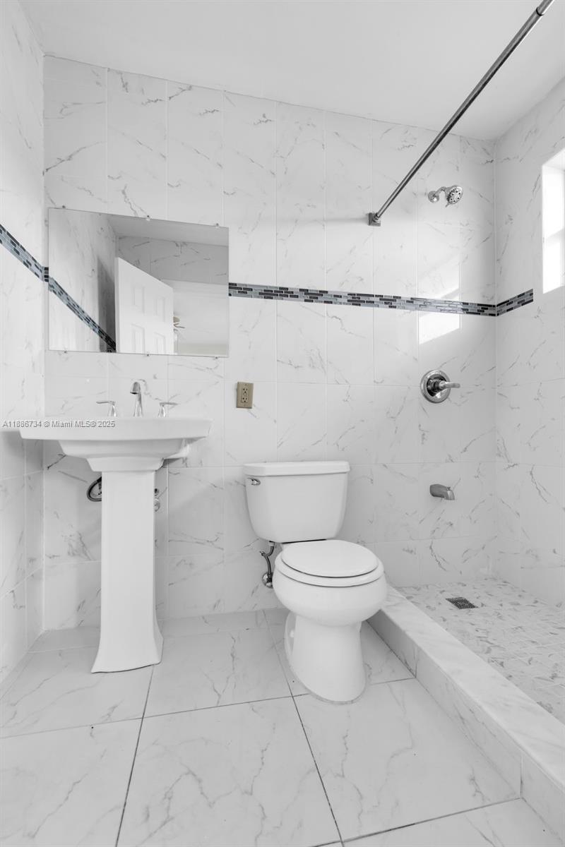 1154 West 35th Street, Unit 224 Hialeah, FL 33012 - Photo 15 of 29