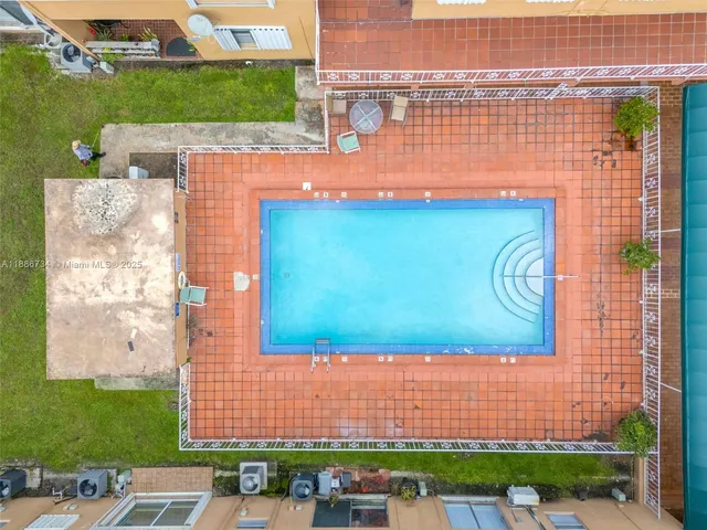 $1,800 | 1154 West 35th Street, Unit 224, Hialeah, FL 33012