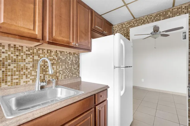 $1,800 | 1154 West 35th Street, Unit 224, Hialeah, FL 33012