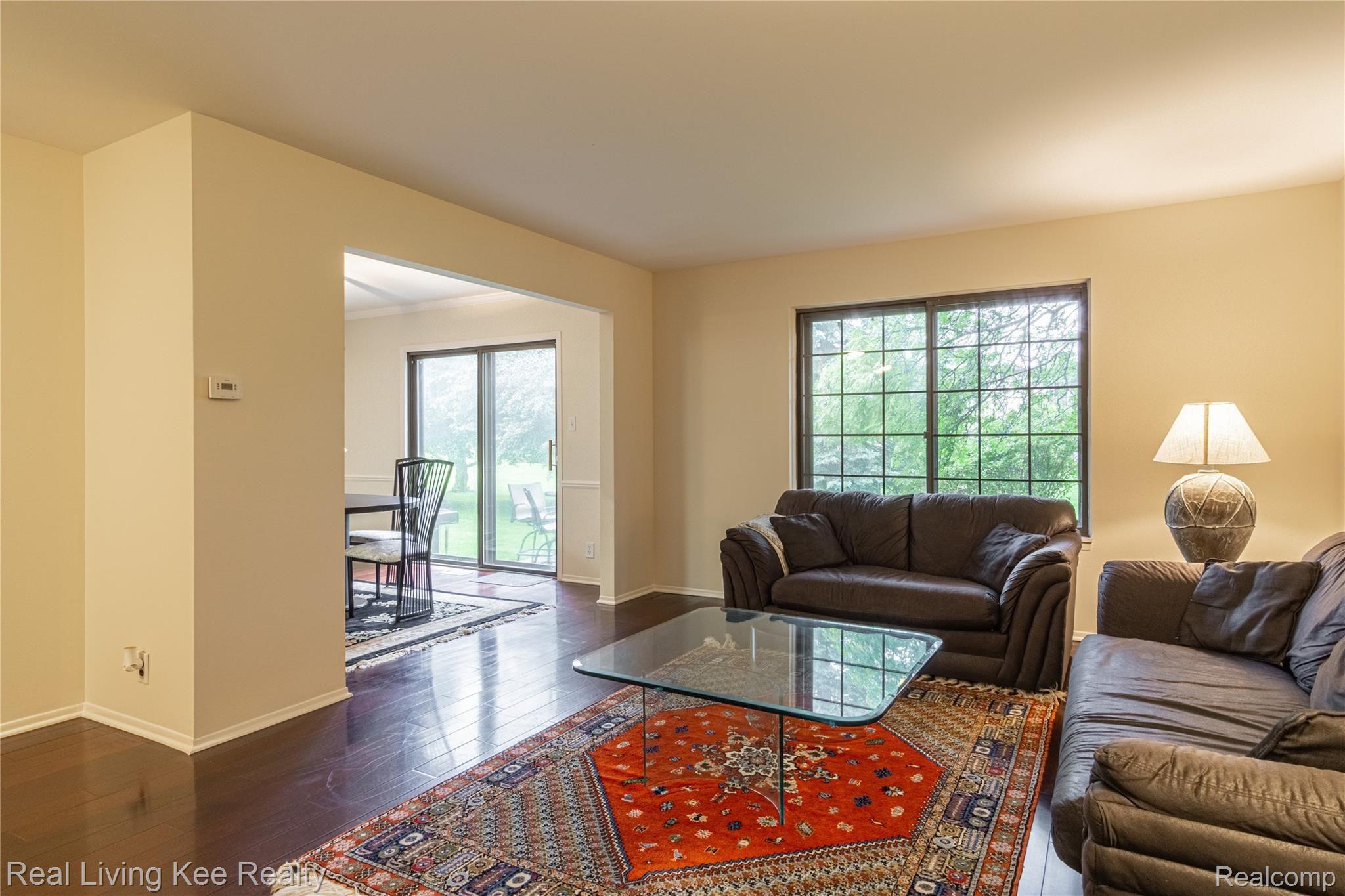 1870 Allenway Court Rochester, MI 48309 - Photo 13 of 40 Bright and Open