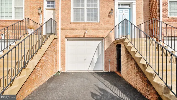 $3,300 | 21753 Ladyslipper Square, Ashburn, VA 20147