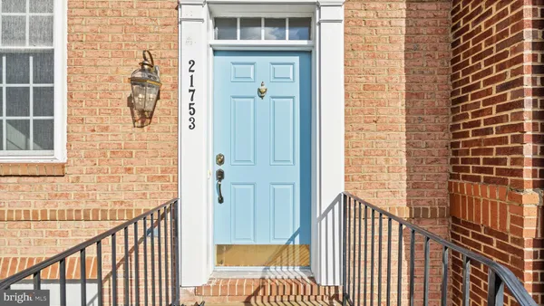 $3,300 | 21753 Ladyslipper Square, Ashburn, VA 20147