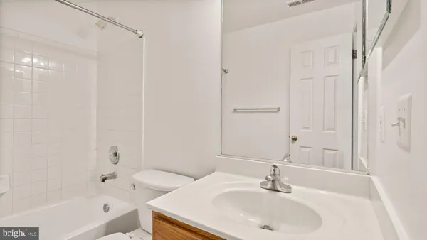 $3,300 | 21753 Ladyslipper Square, Ashburn, VA 20147