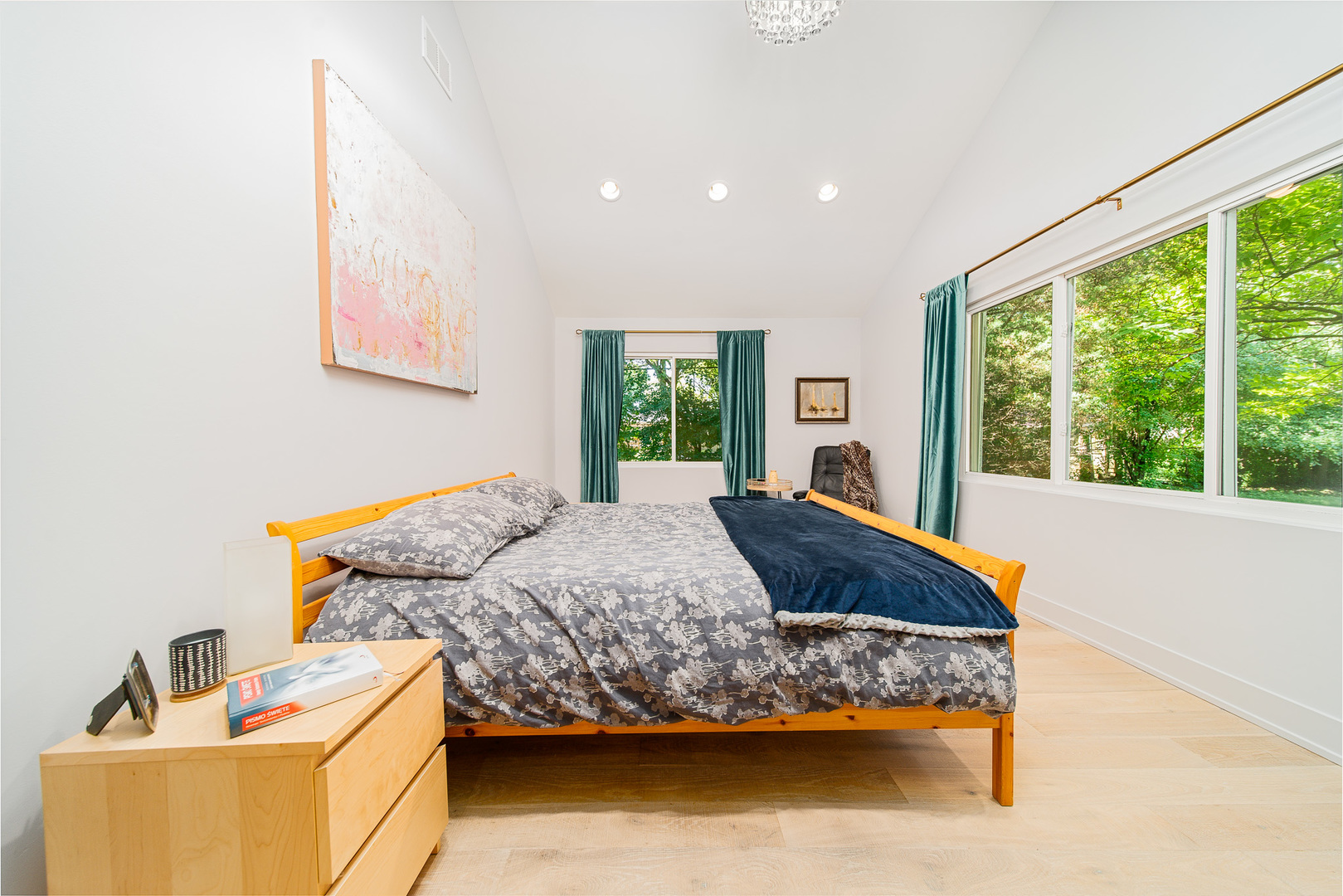 20665 Weiland Road Lincolnshire, IL 60069 - Photo 18 of 32 a bed sitting in a spacious bedroom next to a window