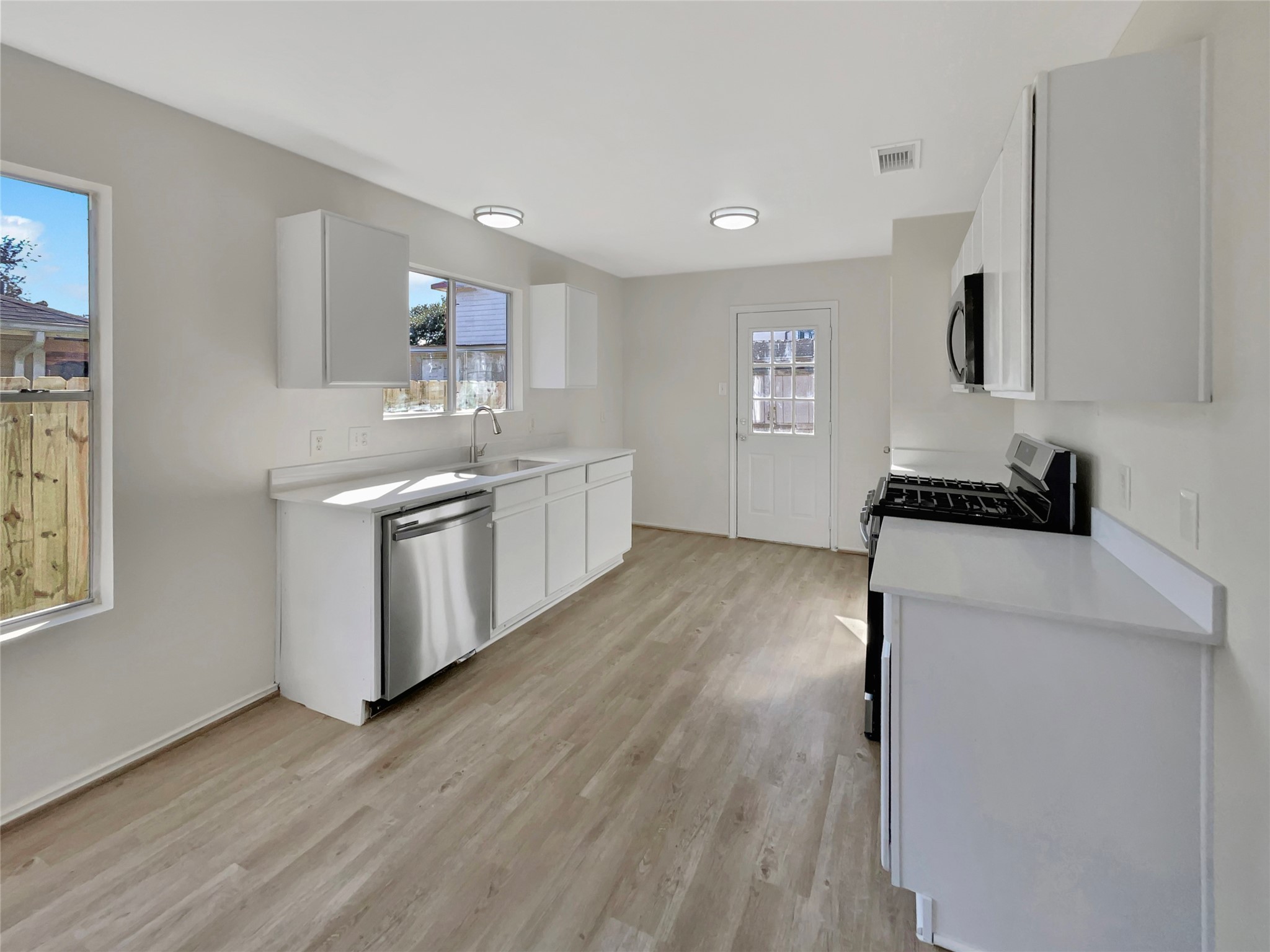 12830 East Greenwick Loop Houston, TX 77085 - Photo 6 of 19