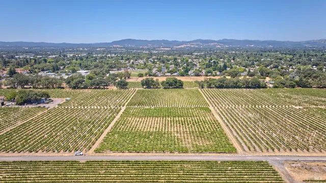 $8,000,000 | 179 Pleasant Avenue, Windsor, CA 95492