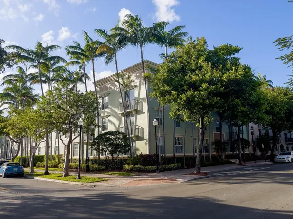 $3,200 | 1900 Van Buren Street, Unit 118B, Hollywood, FL 33020