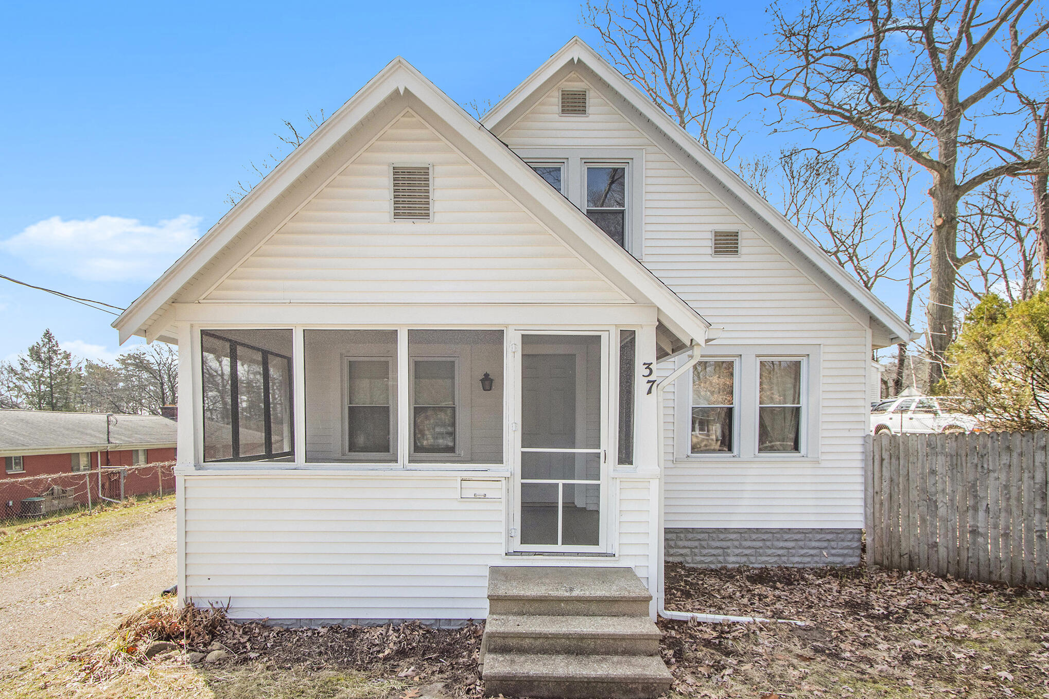 37 Ridgewood Street Kalamazoo, MI 49001 - Photo 1 of 18 37Ridgewood