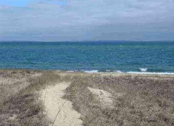13 Oxcart Road Aquinnah, MA 02535 - Photo 2 of 5 http://d1qzqeyxiitrap.cloudfront.net/photos/12607/600/424e0a10.jpg
