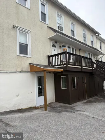 a view of entryway with a front door