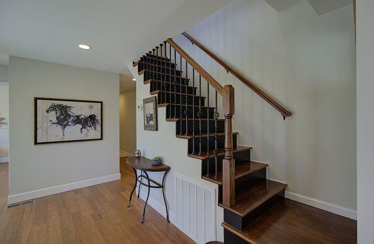102 Case Lane Oak Ridge, TN 37830 - Photo 12 of 40 Staircase