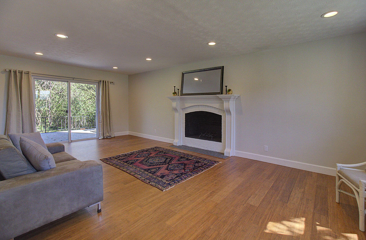 102 Case Lane Oak Ridge, TN 37830 - Photo 13 of 40 Living Room