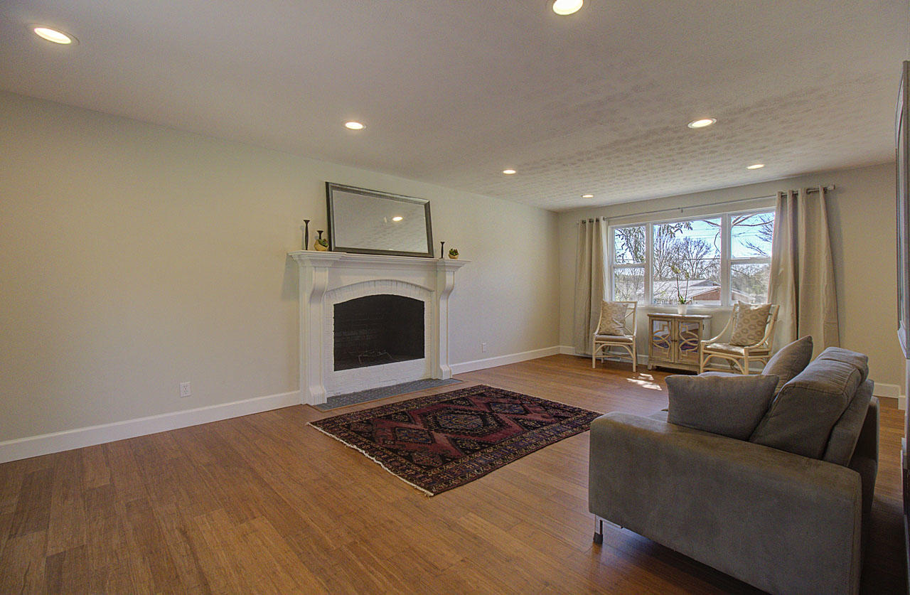 102 Case Lane Oak Ridge, TN 37830 - Photo 14 of 40 Living Room Angle 2