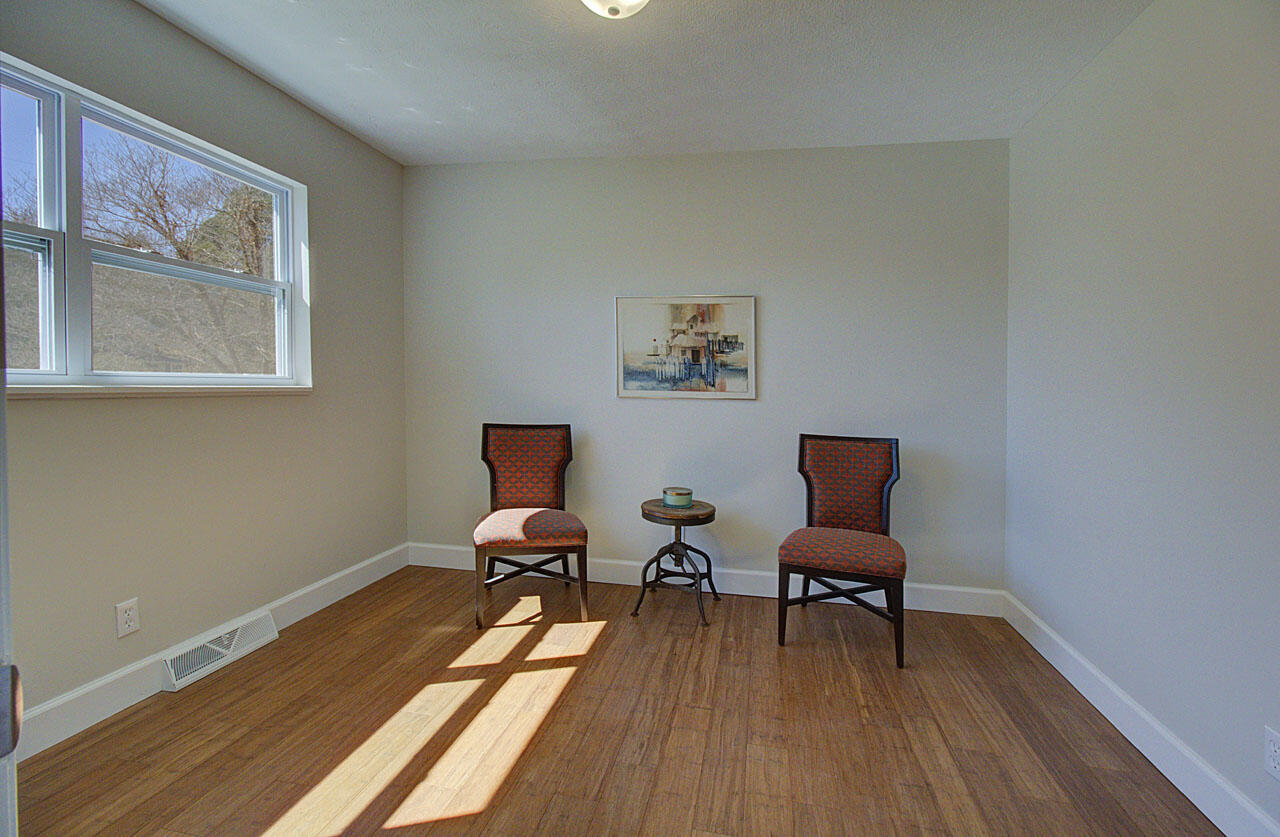 102 Case Lane Oak Ridge, TN 37830 - Photo 15 of 40 Downstairs 5th bedroom or office