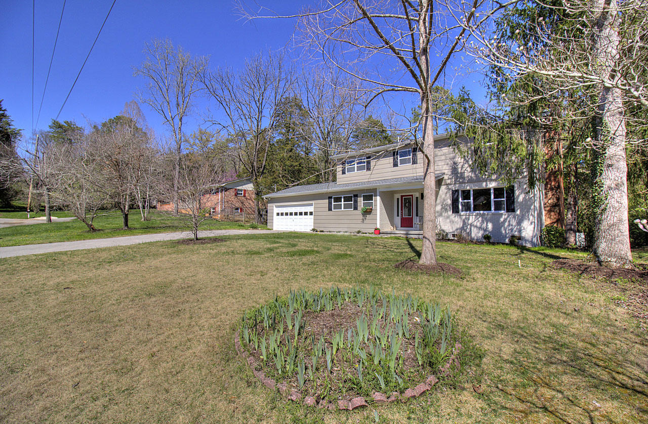 102 Case Lane Oak Ridge, TN 37830 - Photo 4 of 40 Angled Front