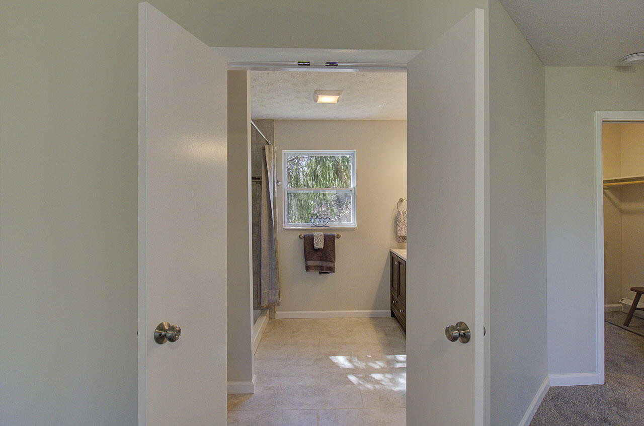 102 Case Lane Oak Ridge, TN 37830 - Photo 32 of 40 Master Bathroom