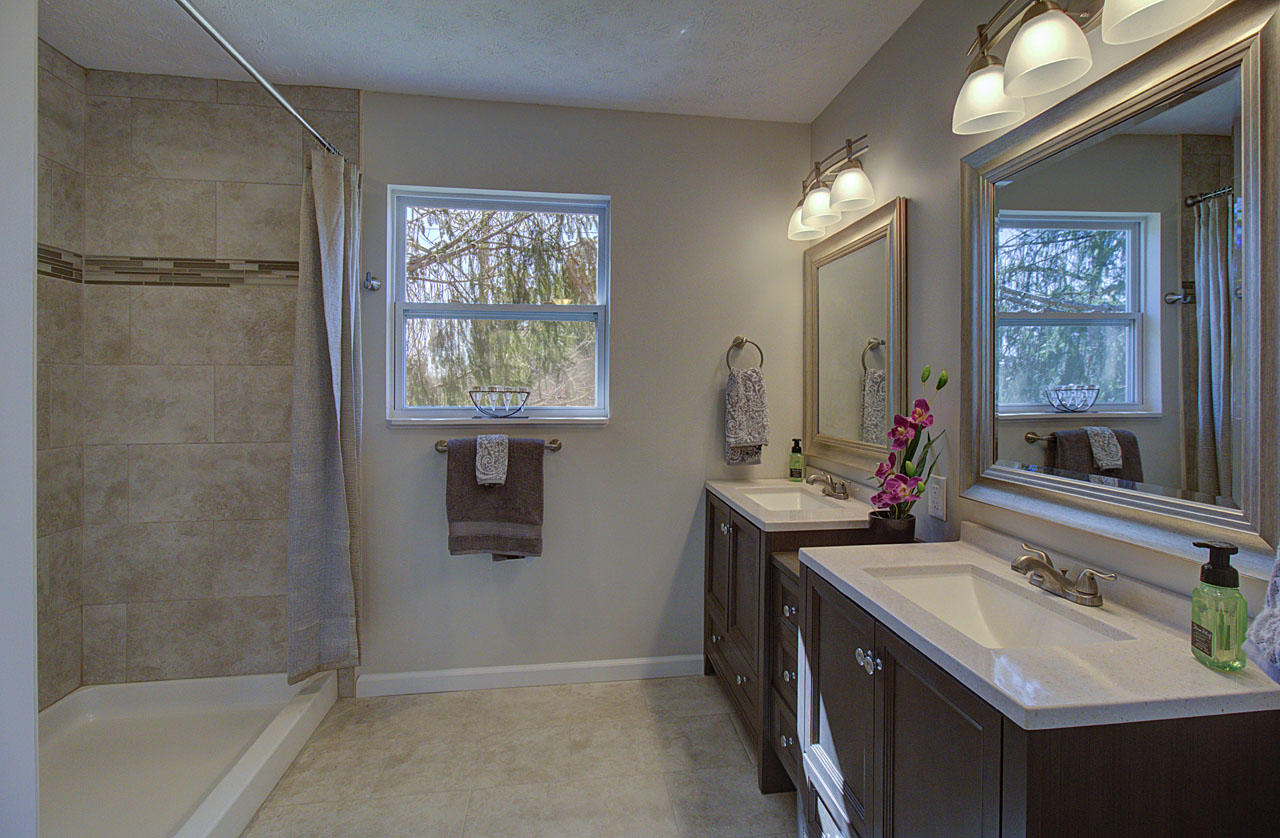 102 Case Lane Oak Ridge, TN 37830 - Photo 33 of 40 Master Bathroom