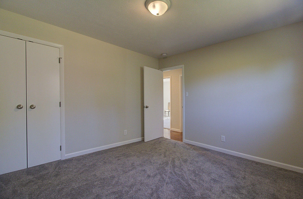 102 Case Lane Oak Ridge, TN 37830 - Photo 36 of 40 Bedroom 2