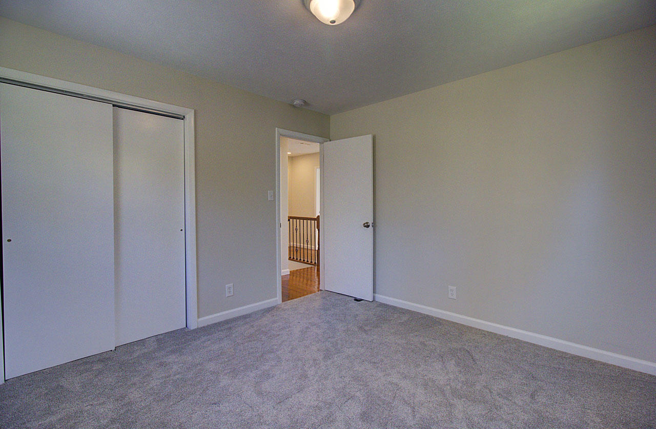 102 Case Lane Oak Ridge, TN 37830 - Photo 37 of 40 Bedroom 3