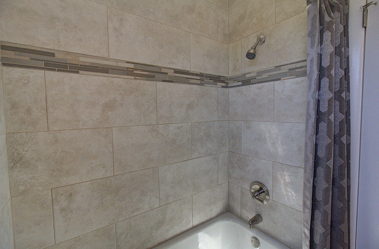 102 Case Lane Oak Ridge, TN 37830 - Photo 38 of 40 Main Bathroom