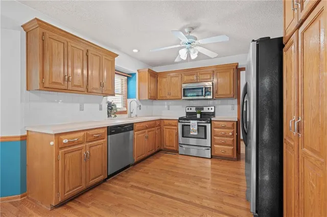 $268,900 | 1124 North Ponca Drive, Independence, MO 64056