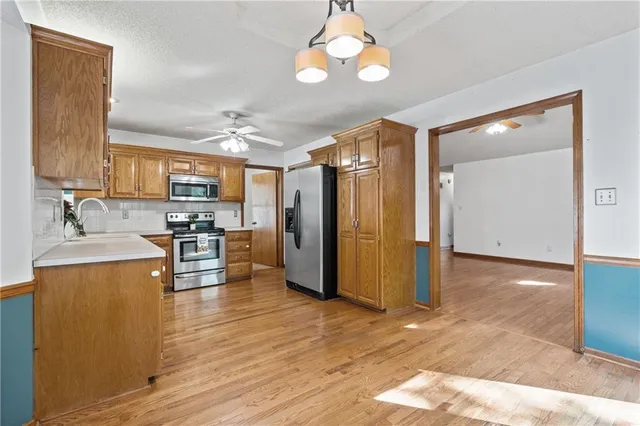 $268,900 | 1124 North Ponca Drive, Independence, MO 64056