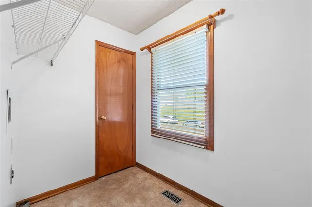 $268,900 | 1124 North Ponca Drive, Independence, MO 64056