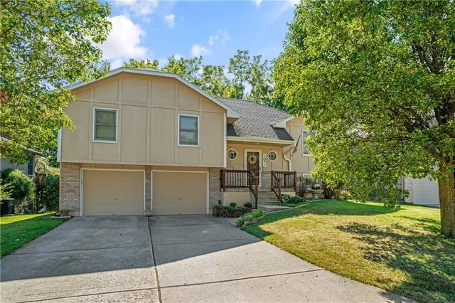 $268,900 | 1124 North Ponca Drive, Independence, MO 64056