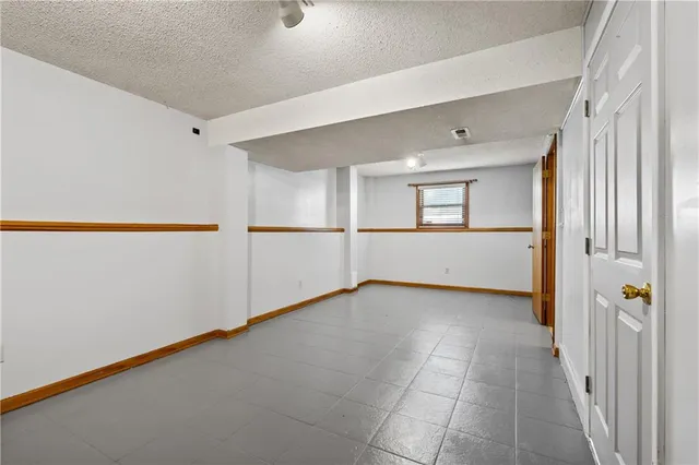 $268,900 | 1124 North Ponca Drive, Independence, MO 64056