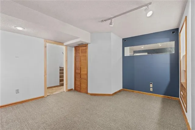 $268,900 | 1124 North Ponca Drive, Independence, MO 64056