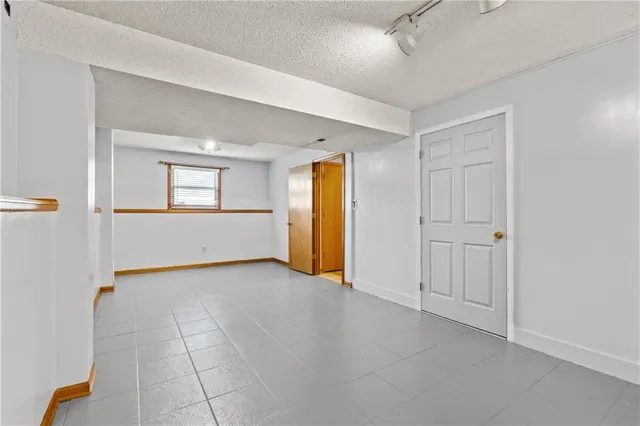 $268,900 | 1124 North Ponca Drive, Independence, MO 64056