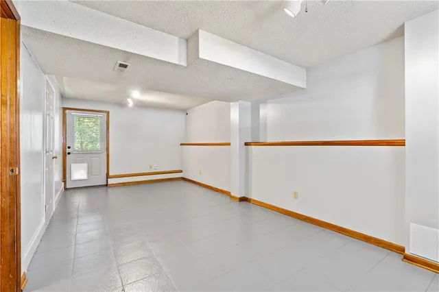 $268,900 | 1124 North Ponca Drive, Independence, MO 64056