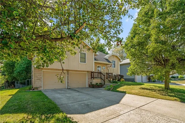 $268,900 | 1124 North Ponca Drive, Independence, MO 64056