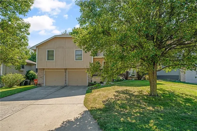 $268,900 | 1124 North Ponca Drive, Independence, MO 64056