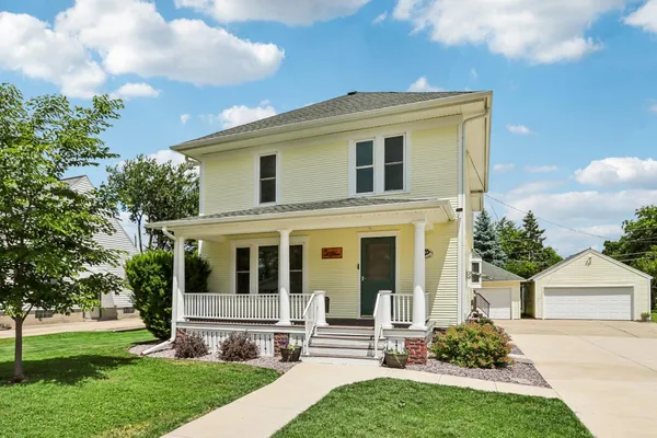 $339,900 | 1401 Oakland Avenue, Janesville, WI 53545