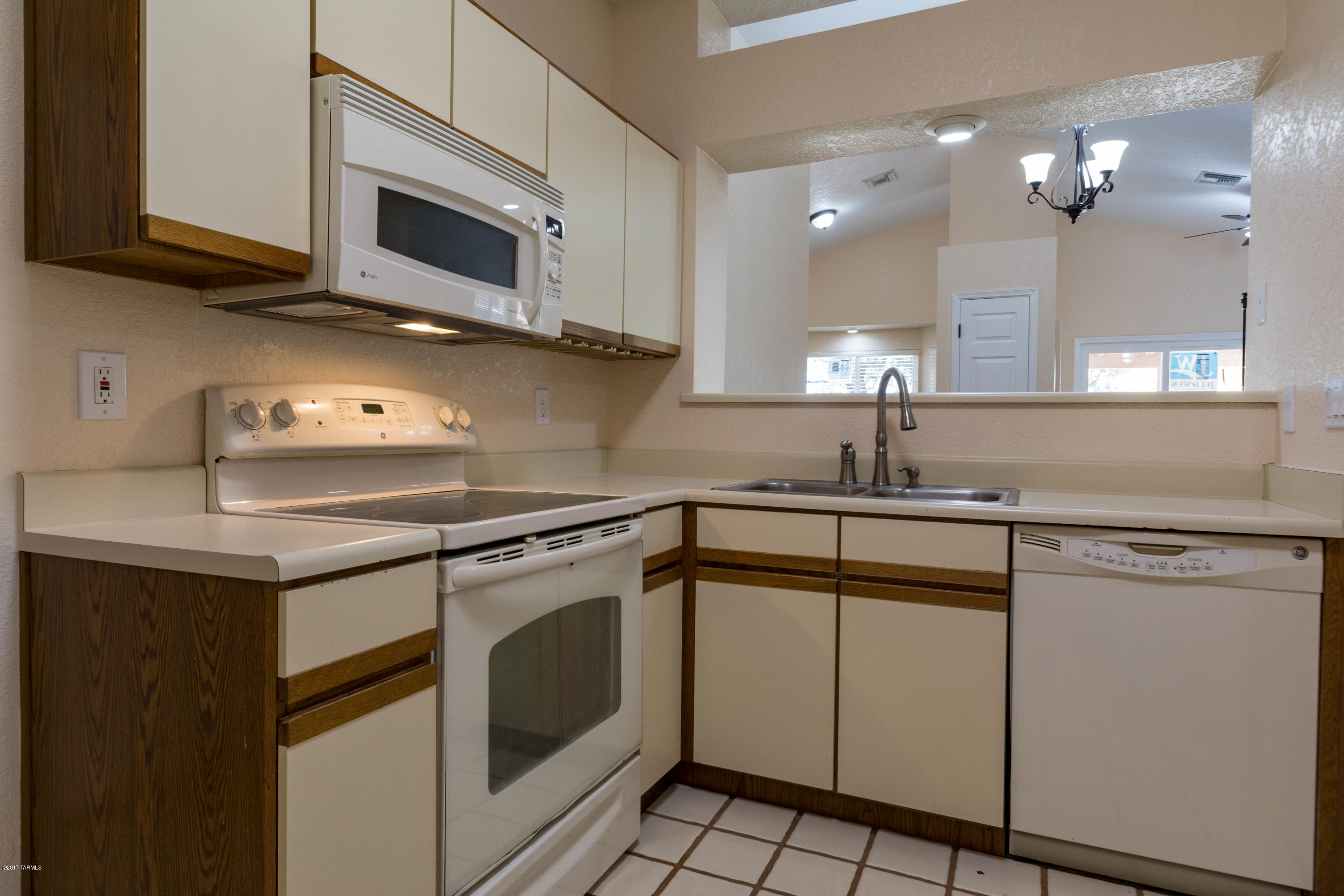 8893 North Lessing Court Tucson, AZ 85742 - Photo 4 of 29