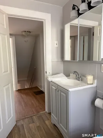 $1,900 | 8 Rogers Place, Manchester, CT 06040