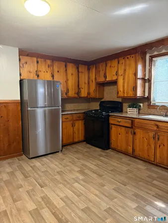 $1,900 | 8 Rogers Place, Manchester, CT 06040