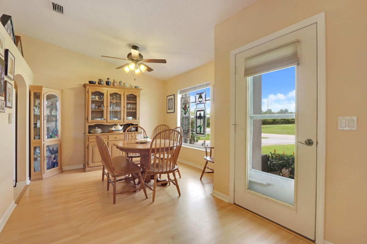 4325 Southwest Appleseed Road Port St. Lucie, FL 34953 - Photo 5 of 17 Applessed dining room