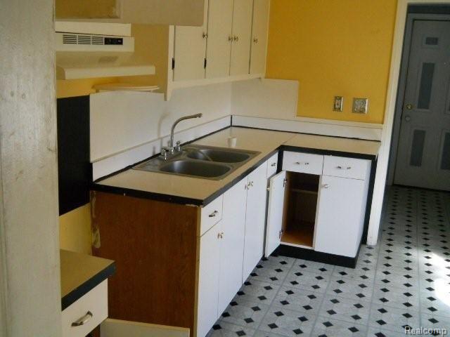 24040 Ryan Road Warren, MI 48091 - Photo 5 of 9 9-23 115