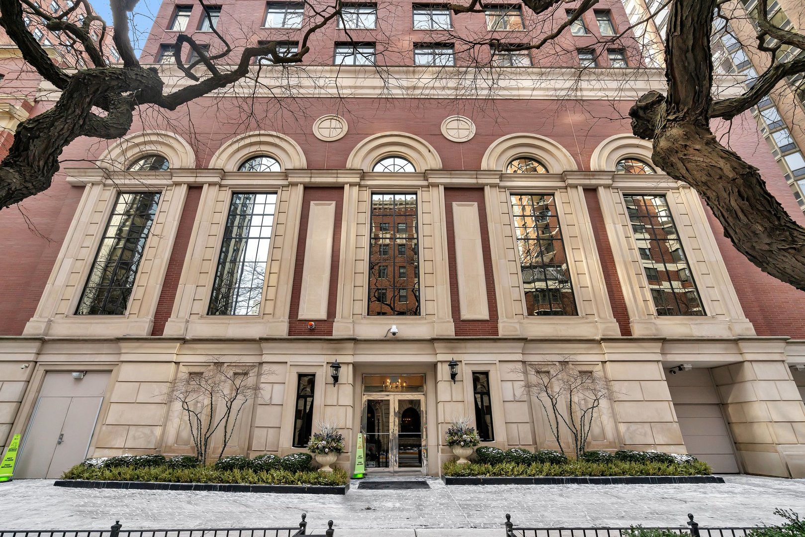 1122 North Dearborn St Unit 11F  