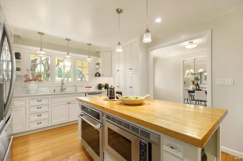 $1,895,000 | 5 Edgemar Way, Corte Madera, CA 94925