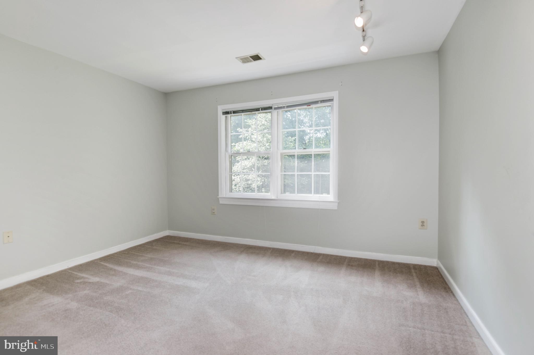 10322 Dunn Meadow Road Vienna, VA 22182 - Photo 33 of 45