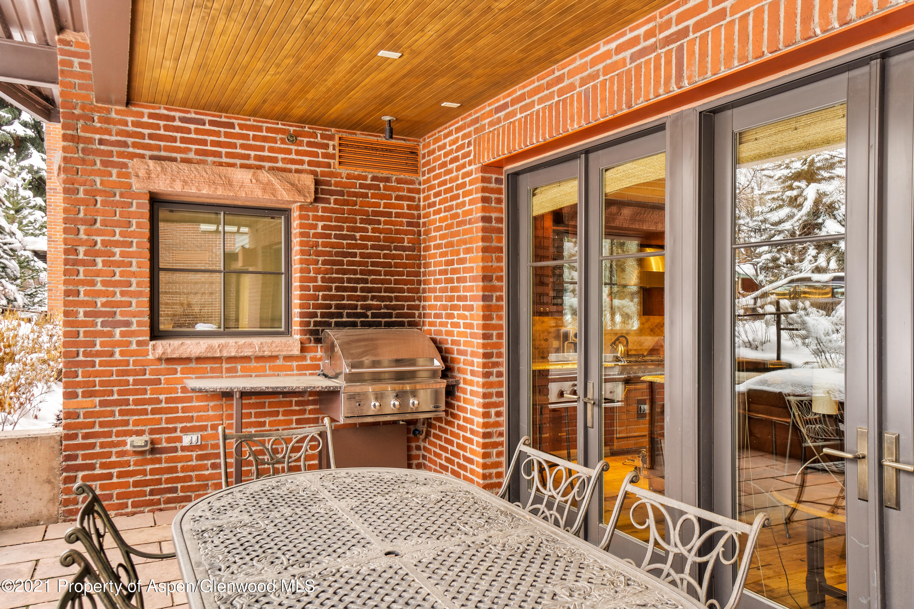 101 North Spring Street, Unit 102 Aspen, CO 81611 - Photo 18 of 21 101NSpringSt#102_HiRes_012320_21