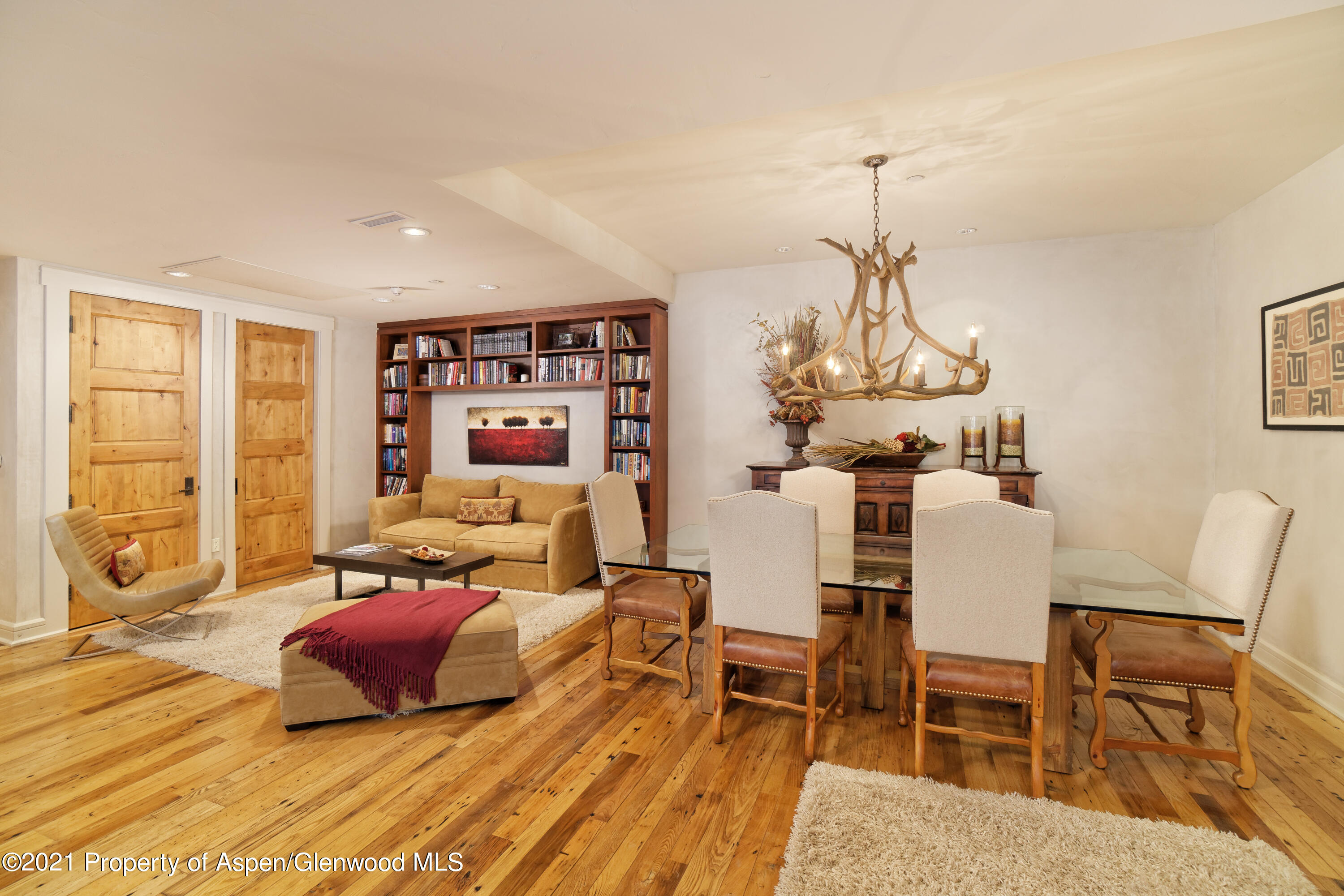 101 North Spring Street, Unit 102 Aspen, CO 81611 - Photo 4 of 21 101NSpringSt#102_HiRes_012320_13