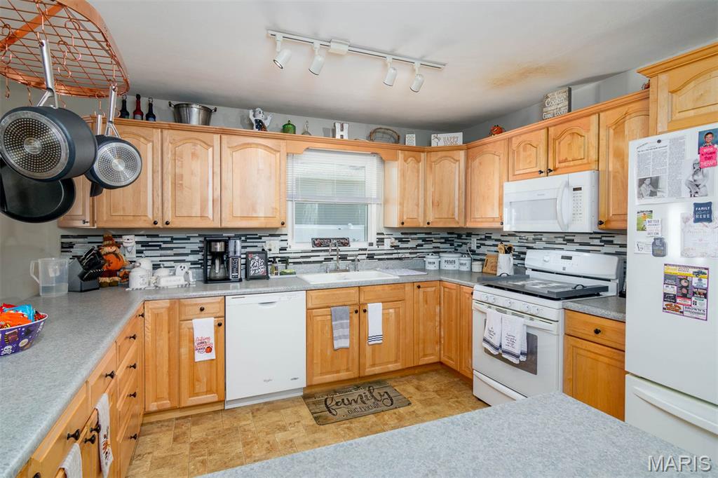 345 Valley View Carlyle, IL 62231 - Photo 12 of 54